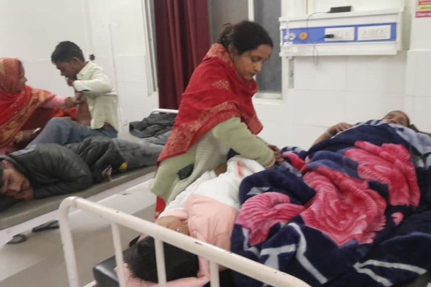 मध्यप्रदेश में हादसा--- मंदसौर में फटा टायर, पलटी पलटी बस, 40 लहूलुहान