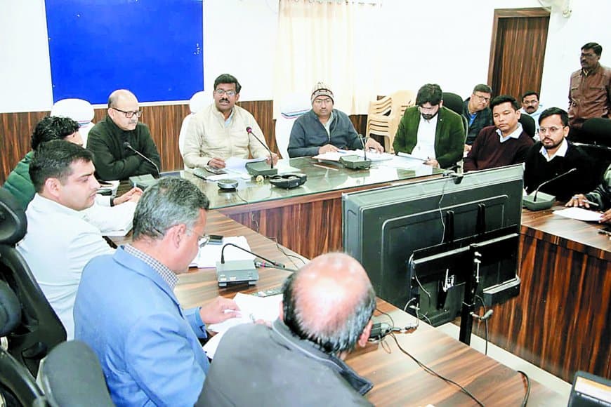 सीएम हेल्पलाइन लापरवाही पर कलेक्टर ने तीन तहसीलदार सहित बीस अधिकारियों को नोटिस जारी