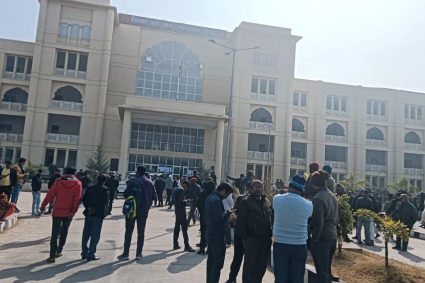 रीवा कोर्ट को बम से उड़ाने की धमकी: ई-मेल के बाद खाली कराया गया परिसर, बम स्क्वॉड का सर्च ऑपरेशन जारी