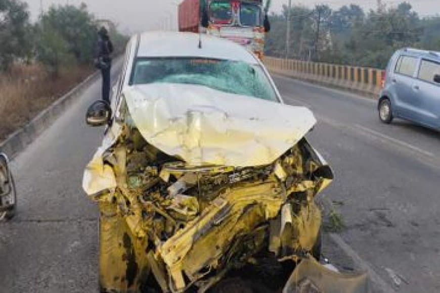 मध्यप्रदेश... इंदौर में डंपर से टकराई कार, सीट बेल्ट-एयरबैग से बची जान