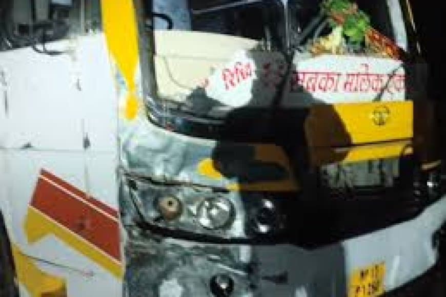 सीधी सड़क हादसा: कृष्णा बस और बाइक की टक्कर में 3 लोगों की दर्दनाक मौत, मृतकों की हुई पहचान