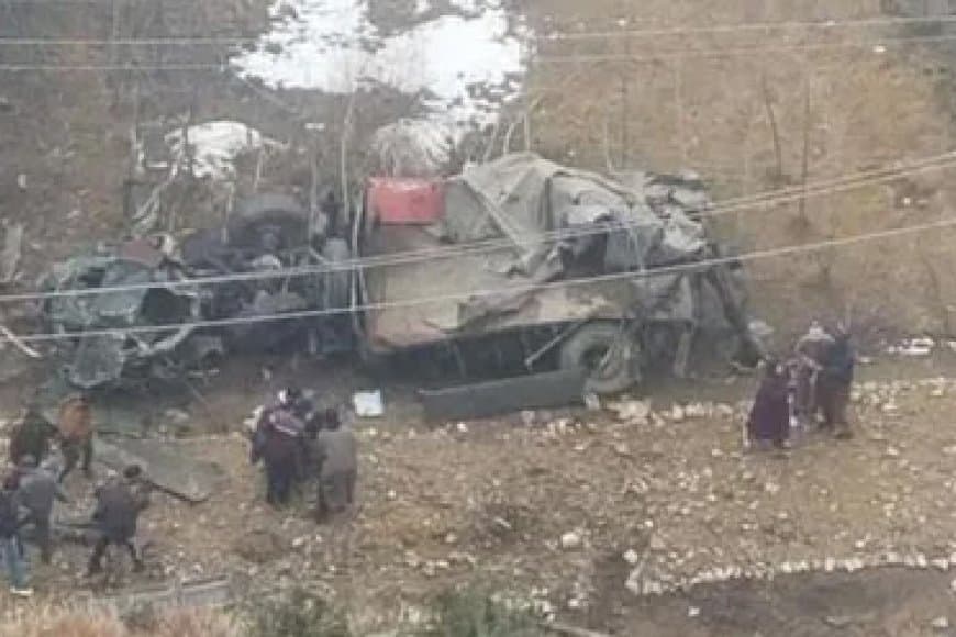 जम्मू-कश्मीर: सेना का वाहन खाई में गिरा... चार जवान शहीद