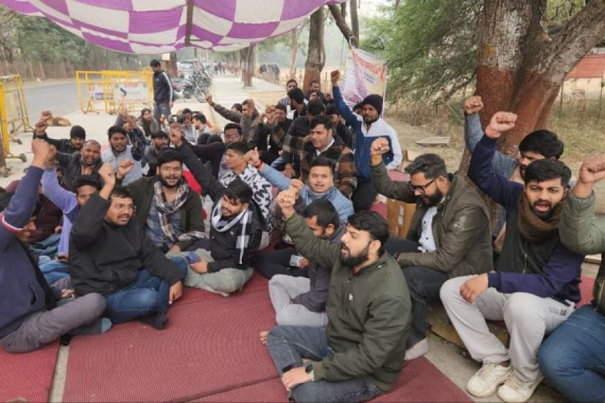 एमपीपीएससी इंटरव्यू के अंक घटाने की मांग; हाईकोर्ट की अनुमति के बाद छात्रों का प्रदर्शन