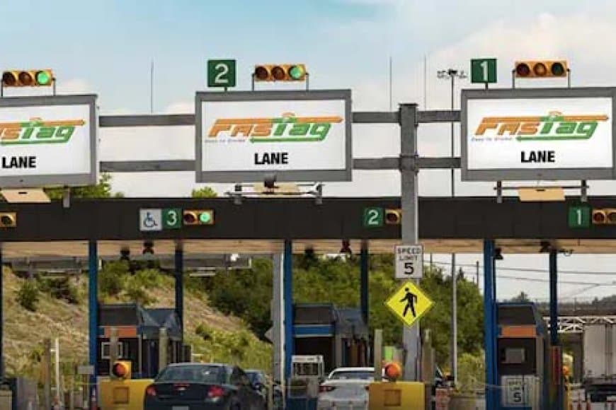 गाड़ी घर पर और कट गया टोल... एनएचआई ने लौटाए 17.6 लाख