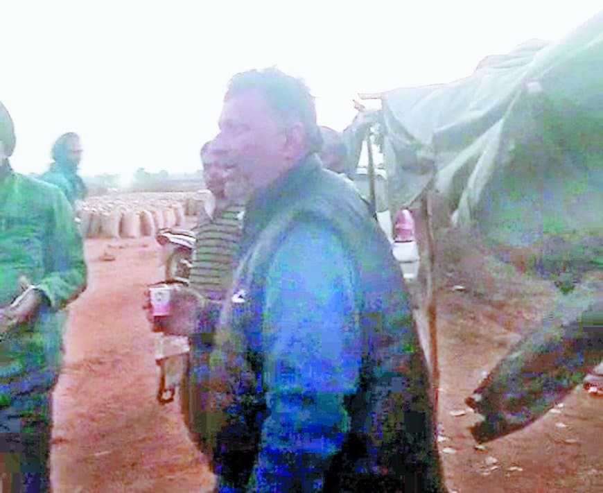 वा का कलेक्टर-वलेक्टर आय… बनत रहत हंय पंचनामा-वामा! धान उपार्जन केंद्र में निरीक्षण के बाद भड़के सहायक समिति प्रबंधक का अपशब्दों से भरा वीडियो वायरल, तौल-नमी में गड़बड़ी उजागर