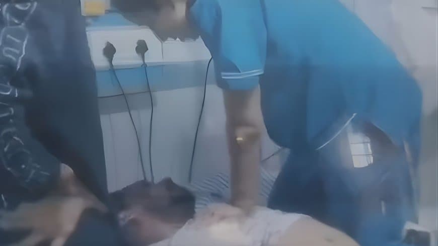 भोपाल अक्षय हार्ट अस्पताल में हंगामा: युवक की मौत के बाद परिजनों का तोड़फोड़, नर्स का CPR वीडियो वायरल