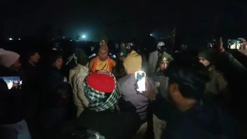 मऊगंज विधायक प्रदीप पटेल को ग्रामीणों ने खदेड़ा: विवादित जमीन पर धरने के दौरान 'मुर्दाबाद' के नारे, पुलिस ने निकाला सुरक्षित