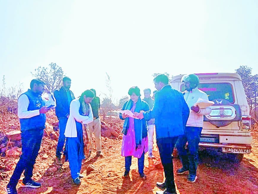 अवैध खनन उजागर, जांच टीम की दबिश में हाइवा और चैन माउंटेन जब्त