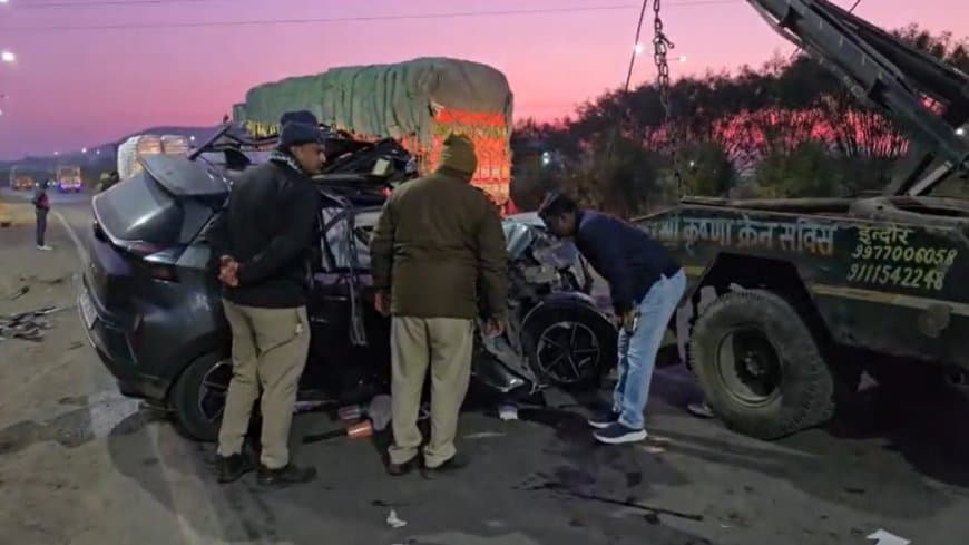मध्यप्रदेश... ट्रक में घुसी कार... पूर्व मंत्री बाला बच्चन की बेटी की मौत