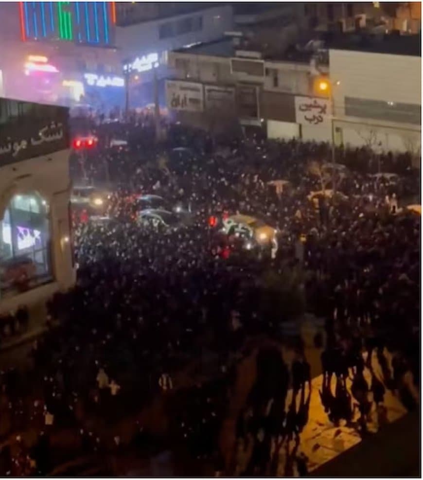 ईरान में हिंसा... खामेनेई ने 217 प्रदर्शनकारियों को गोलियों से भुनवाया