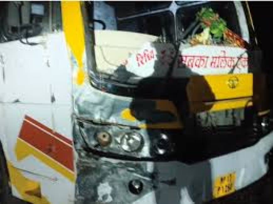 सीधी सड़क हादसा: कृष्णा बस और बाइक की टक्कर में 3 लोगों की दर्दनाक मौत, मृतकों की हुई पहचान