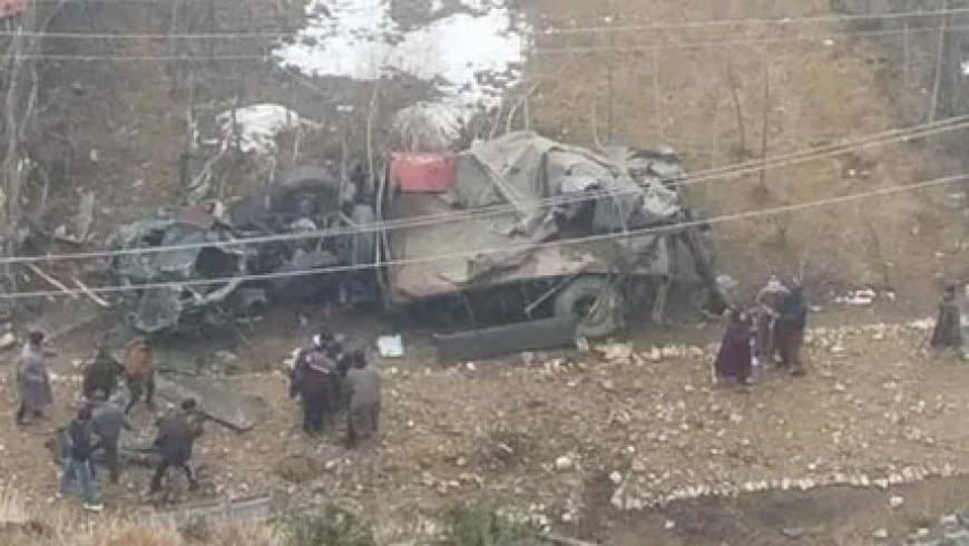 जम्मू-कश्मीर: सेना का वाहन खाई में गिरा... चार जवान शहीद