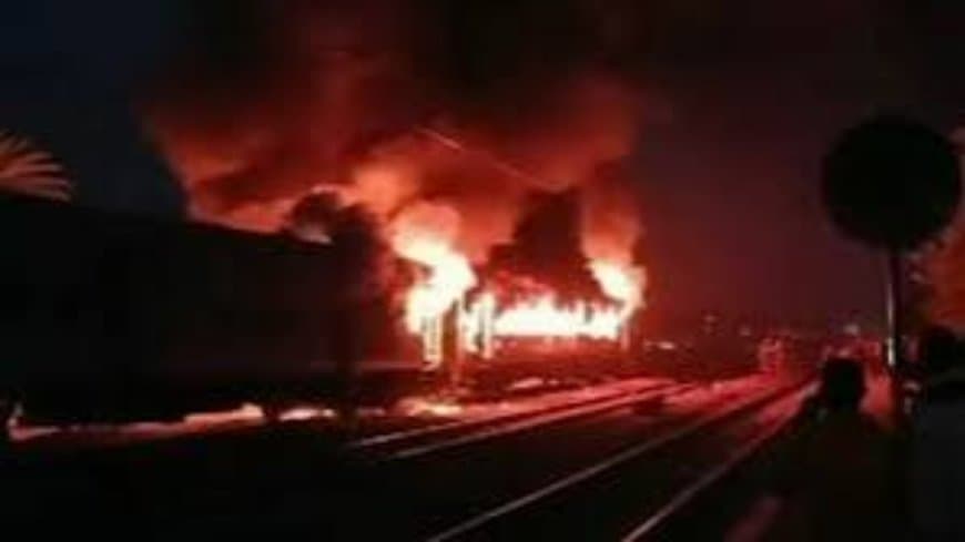 ट्रैक पर धमाका...मालगाड़ी का इंजन क्षतिग्रस्त, लोको पायलट घायल