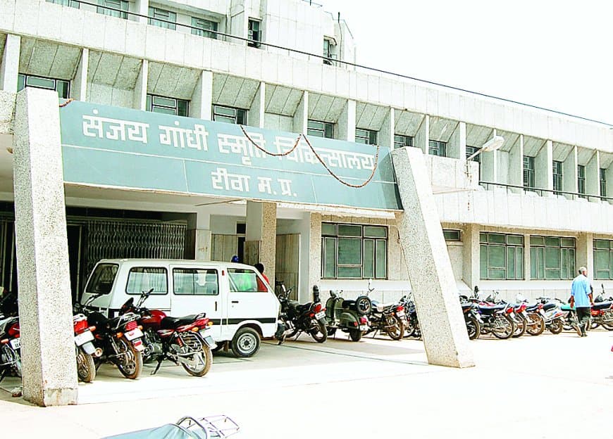 डीएमएफ से मिले 2 करोड़, 1 करोड़ की लगनी है 4 लिफ्ट, महीनों से काम बंद