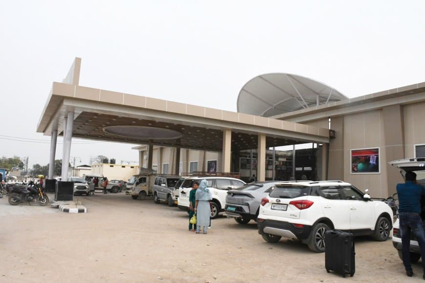 रेलवे टैक्सी स्टैंड में अराजकता टायर की हवा और टंकी से ईंधन गायब