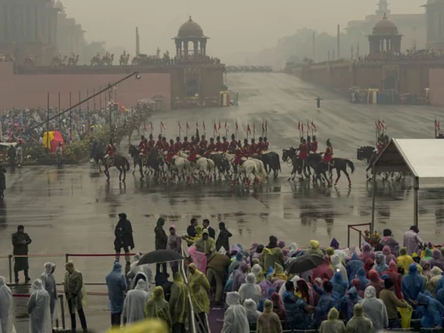 बीटिंग द रिट्रीट 2026: विजय चौक पर गूंजी 'सारे जहां से अच्छा' की धुन