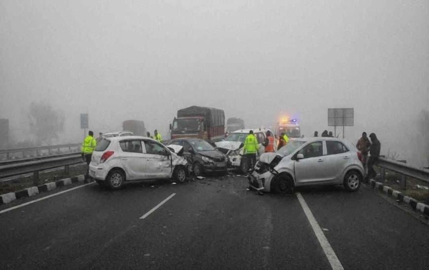 राजस्थान: छह वाहनों की टक्कर... तीन की मौत.. जाम में फंसे लाखों लोग