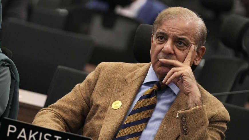 शरीफ ने स्वीकारा: पाक को कर्ज मांगते समय इज्जत की चुकानी पड़ी कीमत