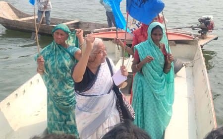 मध्यप्रदेश: बड़वानी में नर्मदा के ‘मझधार’ से मेधा पाटकर ने भरी हुंकार