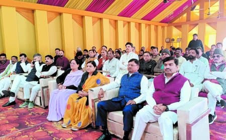 केंद्रीय बजट पर सियासी संग्राम, सत्ता ने बताया जनहितैषी विपक्ष ने कहा निराशाजनक