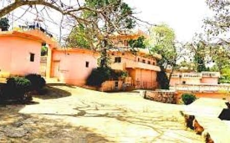 धारकुंडी आश्रम: जहाँ शेर ने संत के लिए छोड़ दी थी गुफा, जानें महाभारत काल से जुड़े इस स्थान का रहस्य