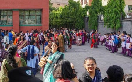 दिल्ली में मचा हड़कंप:  अब नौ स्कूलों में बम ब्लास्ट की मिली धमकी