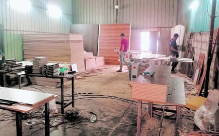 रीवा में फर्नीचर फैक्ट्री सील, कोर्ट पहुंचते ही वन अफसर कार्रवाई से मुकर गए