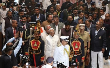 विस का बजट सत्र: विपक्ष के हंगामे के बीच राज्यपाल का अभिभाषण समाप्त