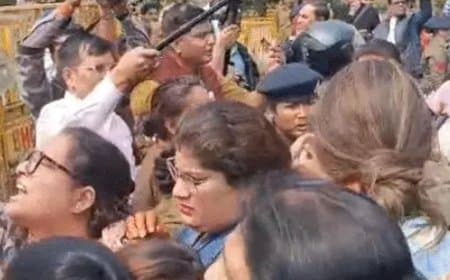 भोपाल: बजट के खिलाफ महिला कांग्रेस का हल्लाबोल, वित्त मंत्री के बंगले का घेराव और पुलिस से तीखी झड़प