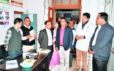 तीन सदस्यीय टीम ने साढ़े आठ घंटे टटोली जिला अस्पताल की 'नब्ज'