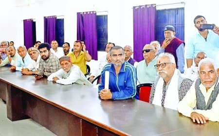 रामपुर में खनन लीज पर उबाल, किसानों के सवालों के सामने कमजोर पड़े प्रशासन और प्रबंधन के तर्क