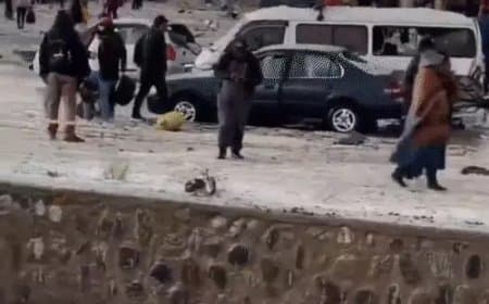 बोलिविया: सेना का विमान क्रैश, 15 की मौत... हाईवे पर बिखरे नोट 