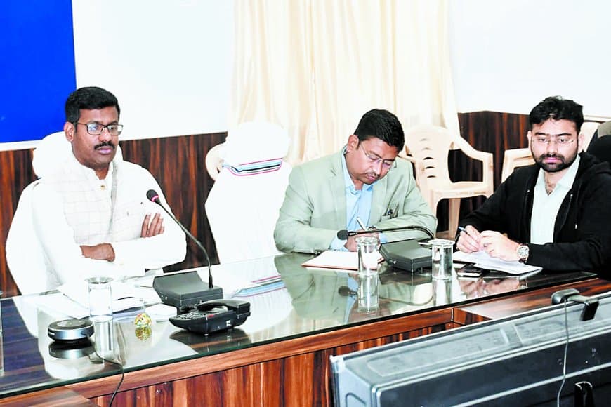 सीएम हेल्पलाइन पर सख्ती, ईई उपयंत्री समेत तीन अधिकारियों का वेतन कटा