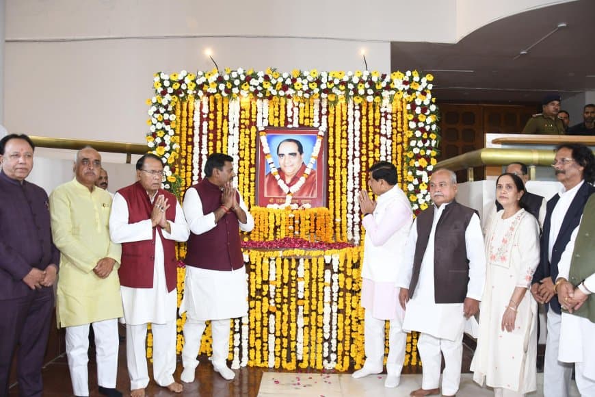 MP:  मुख्यमंत्री ने पूर्व विधानसभा अध्यक्ष की जयंती पर किया नमन