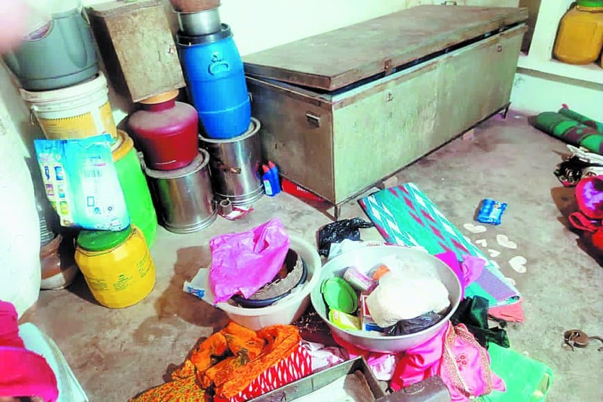 बेटी के विवाह से पहले चोर ले उड़े 5 लाख के जेवर और 80 हजार नगद