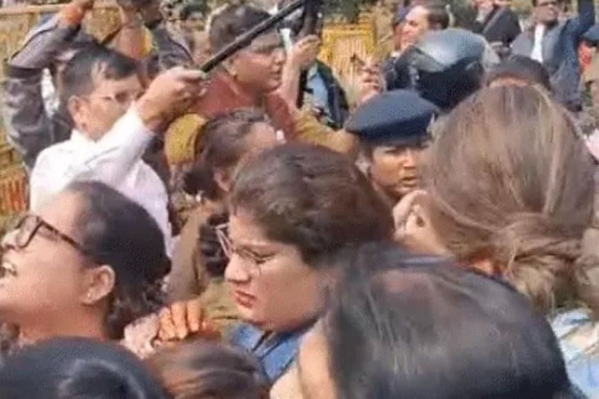 भोपाल: बजट के खिलाफ महिला कांग्रेस का हल्लाबोल, वित्त मंत्री के बंगले का घेराव और पुलिस से तीखी झड़प