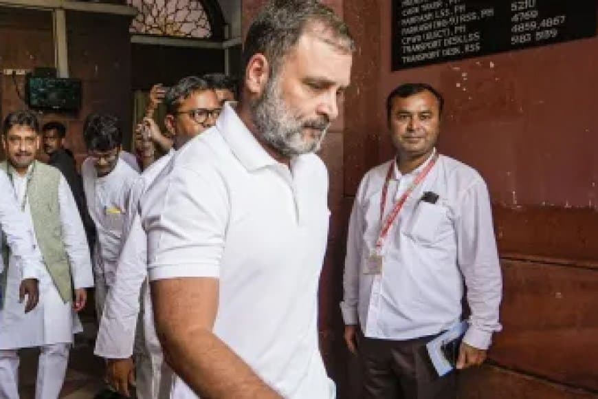 यूपी: सुल्तानपुर एमपी-एमएलए कोर्ट में हाजिर हुए सांसद राहुल गांधी