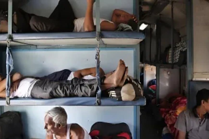 रेलवे: रात 10 बजे से सुबह 6 तक ही मिडिल बर्थ पर सोने की अनुमति 