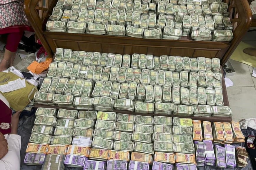 ओडिशा: अफसर के घर ट्रॉली बैग और अलमारी में मिला चार करोड़ कैश