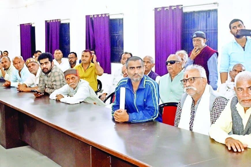 रामपुर में खनन लीज पर उबाल, किसानों के सवालों के सामने कमजोर पड़े प्रशासन और प्रबंधन के तर्क