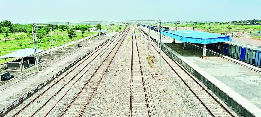 रेल बजट को हफ्ता बीता, अब तक साफ नहीं कि किस परियोजना को कितना फंड