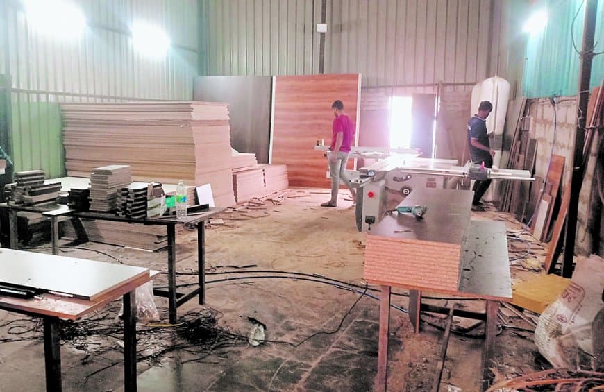 रीवा में फर्नीचर फैक्ट्री सील, कोर्ट पहुंचते ही वन अफसर कार्रवाई से मुकर गए