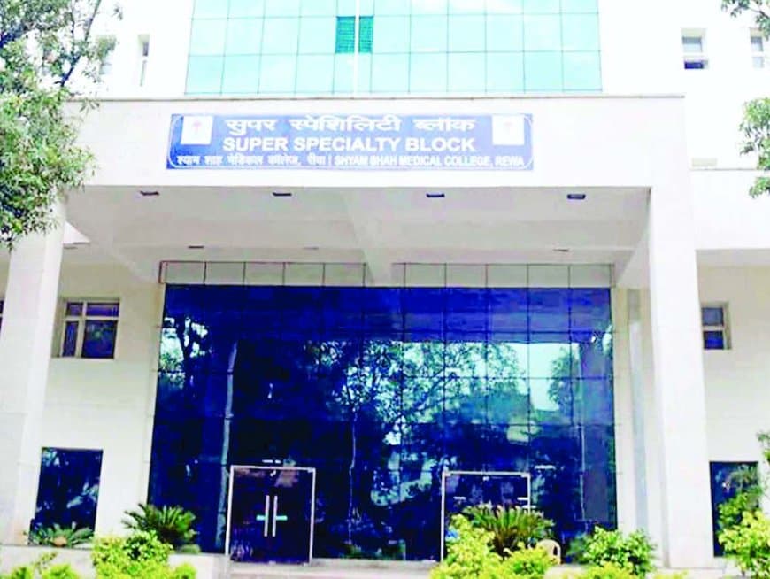 रीवा अस्पताल में एमआरआई दिन में चालू, रात में मरीज भटकते जांच को