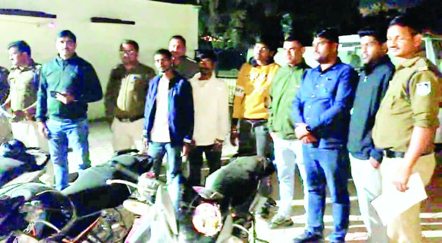 पुलिस हिरासत से हथकड़ी सरकाकर फरार हुआ बाइक चोर, रीवा पुलिस की कार्यप्रणाली पर सवाल