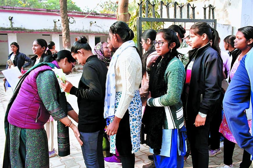 पर्चों के मैराथन में सतना-मैहर में दो सैकड़ा परीक्षार्थी अनुपस्थित, शिक्षा तंत्र पर सवाल