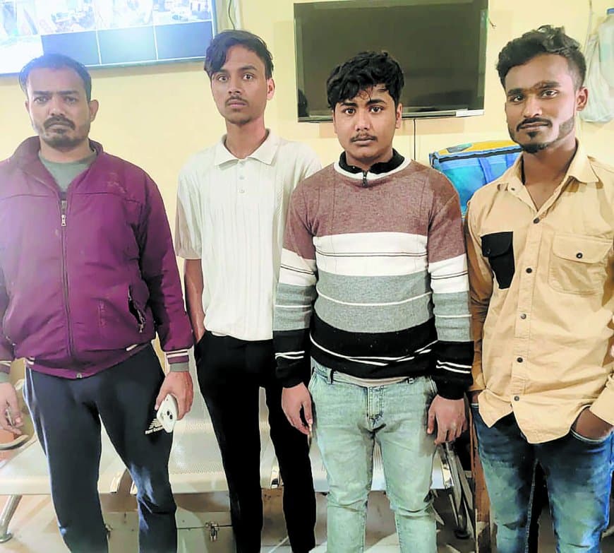 पशु तस्करी: कंटेनर और ट्रक में क्रूरतापूर्वक लोड मिले 96 मवेशी