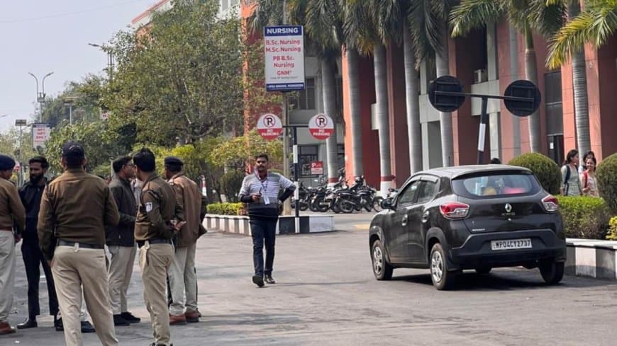 भोपाल:  पीपुल्स यूनिवर्सिटी को बम से उड़ाने की धमकी: सायनाइड बम और LTTE के जिक्र से मचा हड़कंप