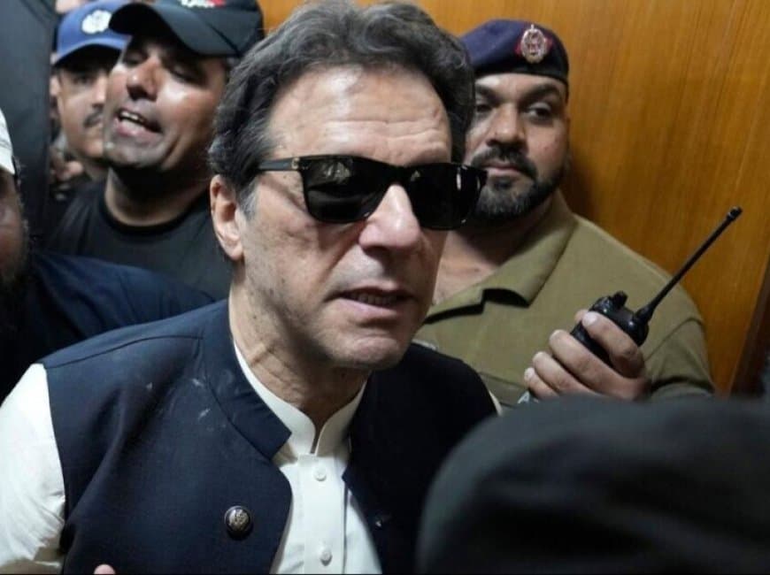पाकिस्तान: आधी रात पूर्व पीएम इमरान खान की आंख में लगा इंजेक्शन