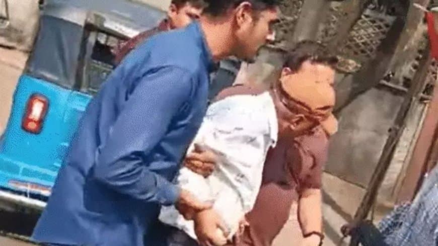 जबलपुर नगर निगम में EOW का छापा: मेडिकल बिल पास करने के बदले रिश्वत लेते बाबू रंगे हाथों गिरफ्तार