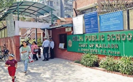 दिल्ली में मचा हड़कंप: चार स्कूल और एक बैंक को बम की धमकी